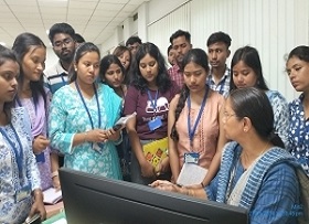 LIS students visit